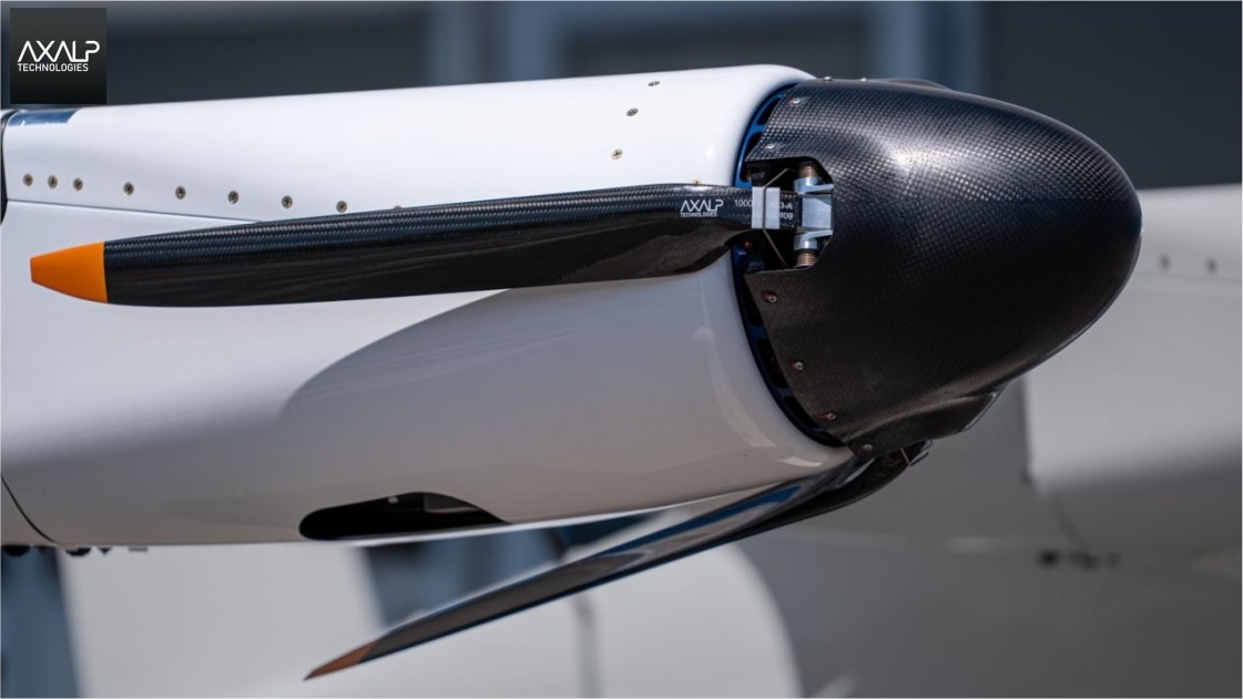 Axalp Technologies Develops CFRP Folding Propeller Blades for Dufour Aero-200